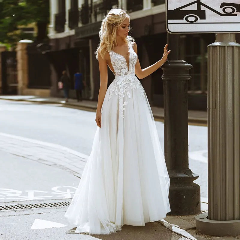 Ivory Boho Lace Wedding Dresses A Line Sleeveless Appliques Sexy V Neck Bridal Gowns Puff Tulle Wedding Gowns